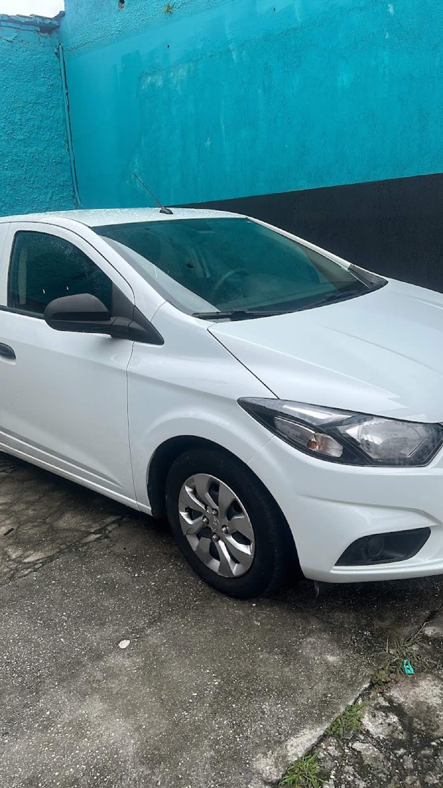 Carro branco finalizado, lateral, na LUKKAR
